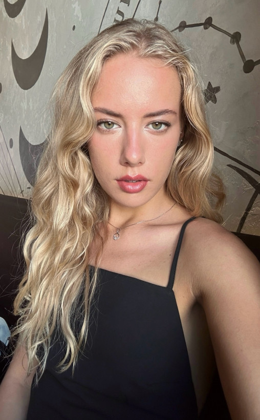 Anna - russian single girl, age 21, height 160 cm, photo 3